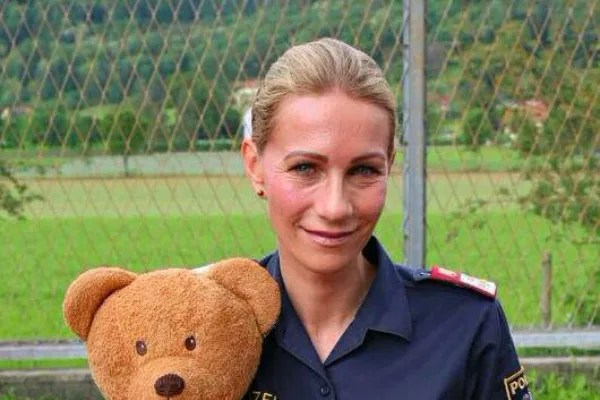 Sandra Schranz Polizistinnen Steiermark Unterstützen Den Hl Stmk